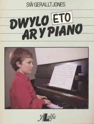 Llun o 'Dwylo Eto ar y Piano'
